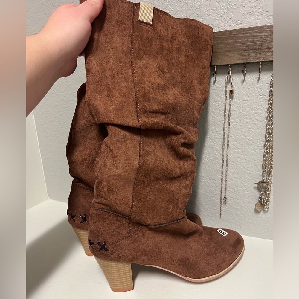 Never been worn women’s boots!